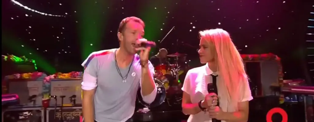 coldplay a sky full of stars live shakira 2017