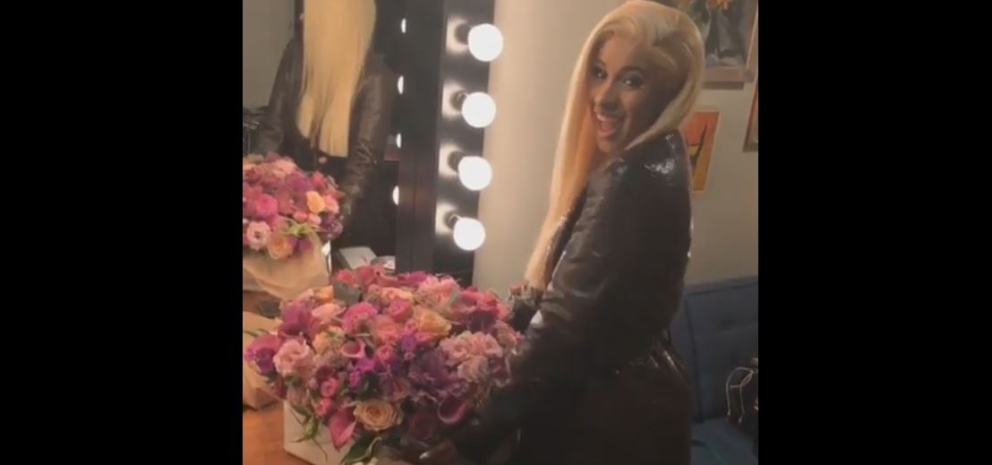 taylor swift sends flowers to cardi b bodak yellow