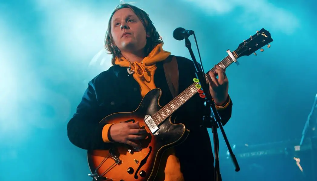 lewis capaldi leaving my love behind