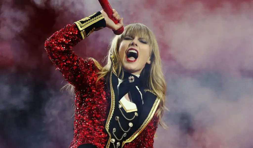 taylor swift red