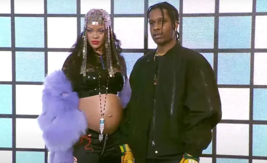 rihanna pregnant pictures